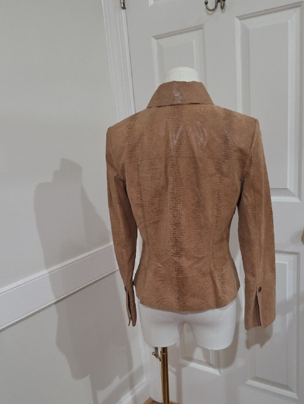Classiques Entier Lizard-Embossed Suede Jacket (Size 4) - Picture 5 of 10